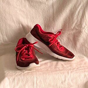Nike Tanjun University Red/Black Lace-Up Athletic Shoes